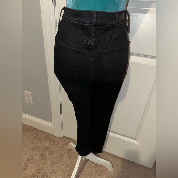 Black Distressed Skinny Jeans 🖤✨ - Picture 4 of 6